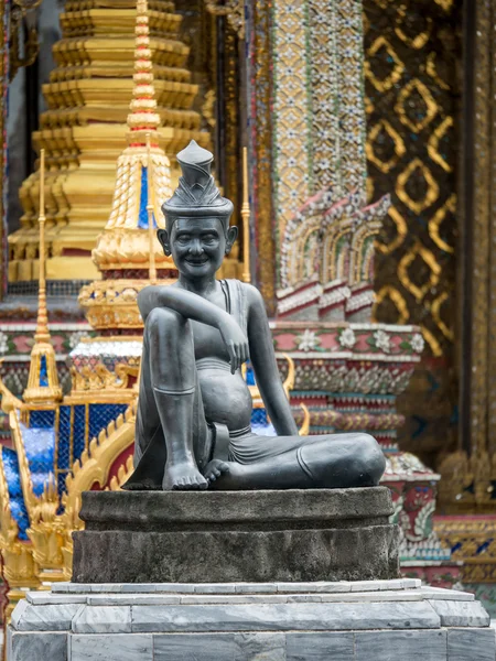 Sitting figure on a stone capital in the Grand Palace, Bangkok — Stock Photo, Image