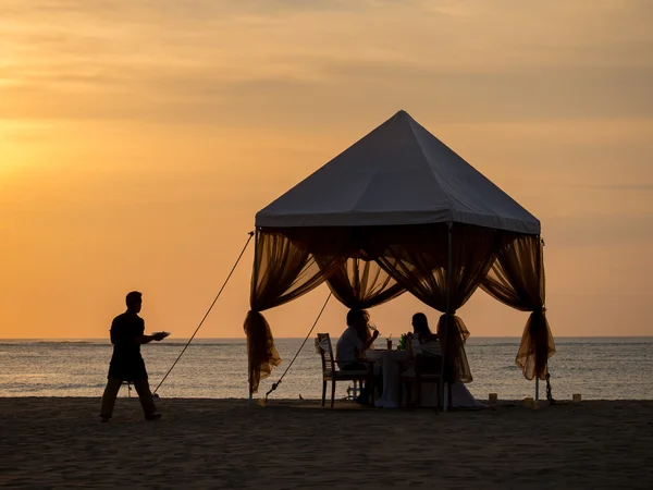 Jantar na praia em Bali — Fotografia de Stock