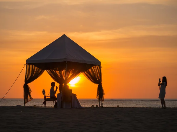 Bali beach günü akşam yemeği — Stok fotoğraf