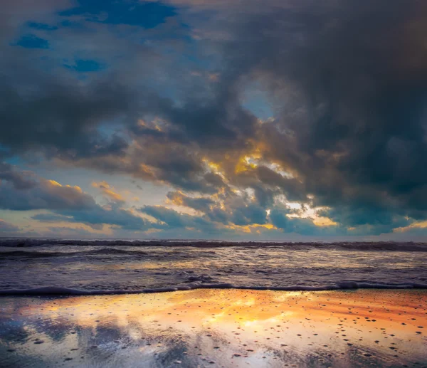 Nascer do sol do mar na ilha de Koh Samui — Fotografia de Stock