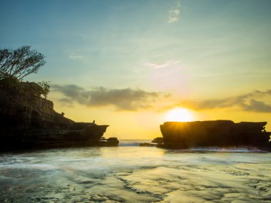 Tanah Lot tapınakta Bali Adası
