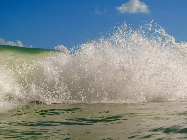 Ondas oceánicas cerca — Foto de Stock