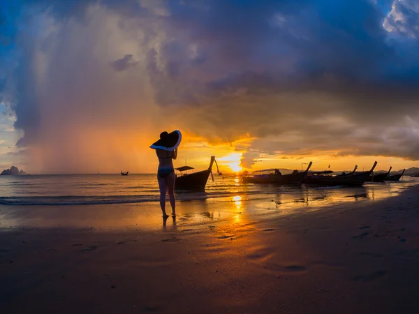 Sunset on the beach of Ao Nang — Stock Photo, Image