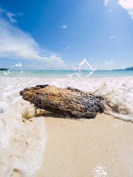 Spiaggia di sabbia e onda — Foto Stock