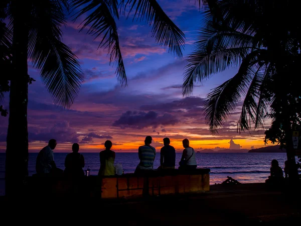 Sonnenuntergang am Strand von ao nang — Stockfoto