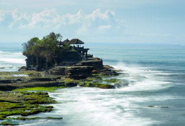 Tanah Lot tapınakta Bali Adası