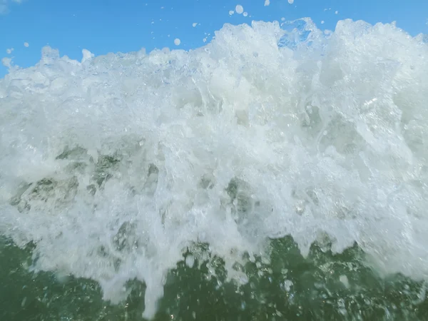 Les vagues océaniques se rapprochent — Photo