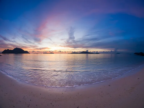 Belo nascer do sol em Rawai Phuket — Fotografia de Stock