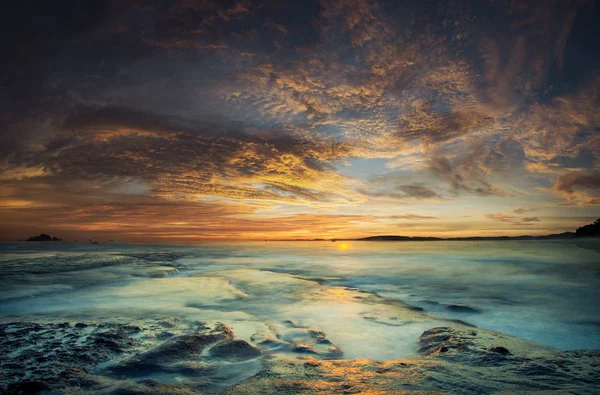 A Tanah Lot-templom, a Bali szigetén — Stock Fotó