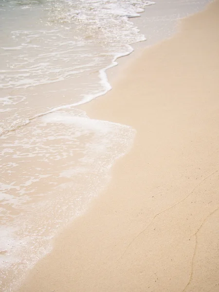 Playa de arena y ola — Foto de Stock