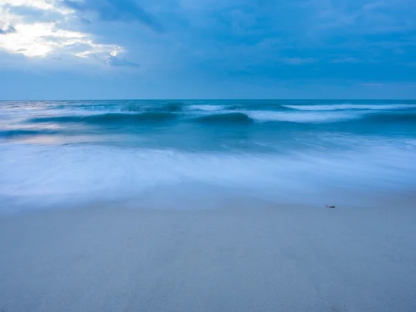 Индийский океан в бурный день — стоковое фото