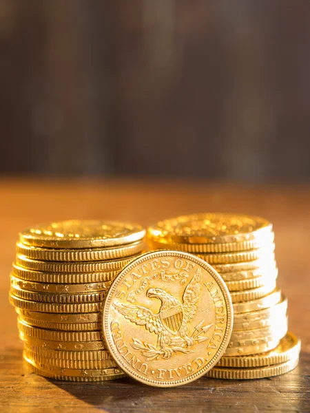 Monete d'oro da cinque dollari — Foto Stock