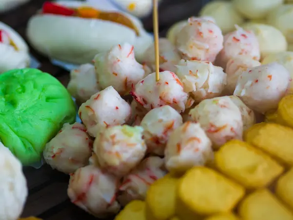 Comida callejera tailandesa en el mercado de Phuket —  Fotos de Stock