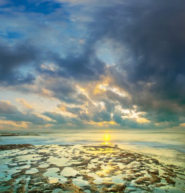 Tanah Lot tapınakta Bali Adası