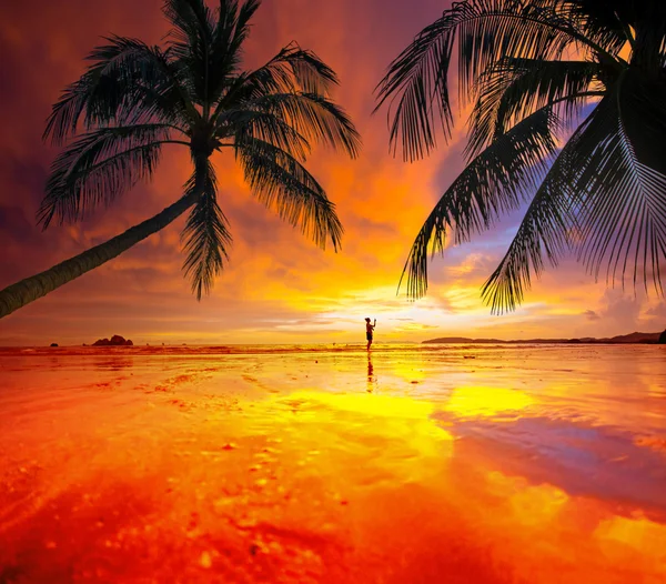 Sunset on the beach of Ao Nang — Stock Photo, Image