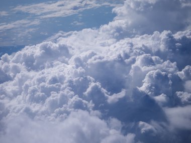 Yukarıdan bulutlar
