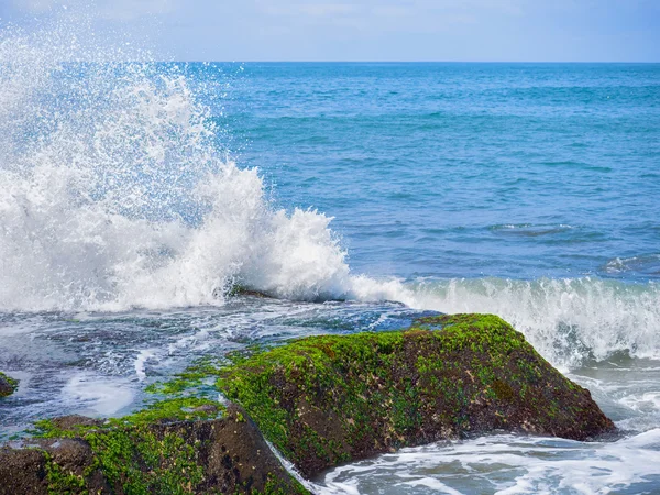 Amazing landscape at the Tanah Lot temple in Bali — Stock Photo, Image