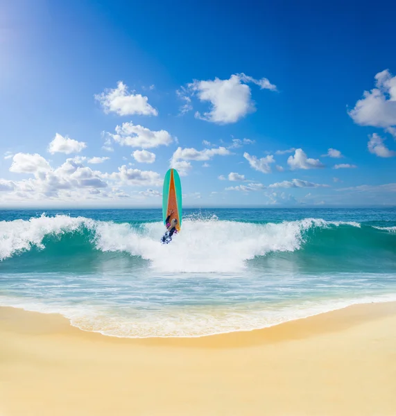 Surfen op de Indische Oceaan in Bali — Stockfoto