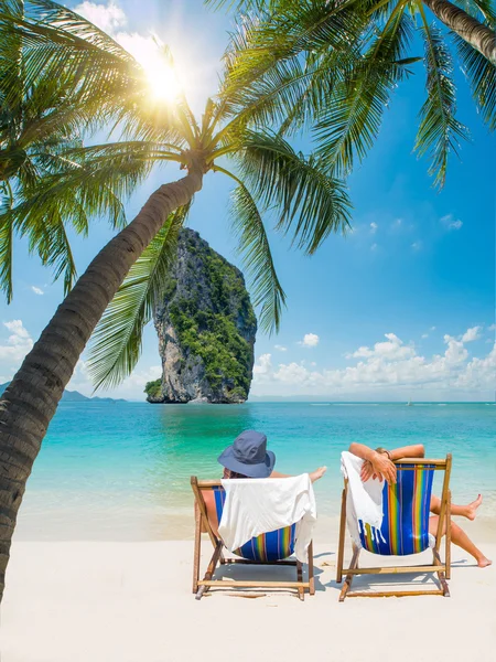 Aantal toeristen op het strand — Stockfoto