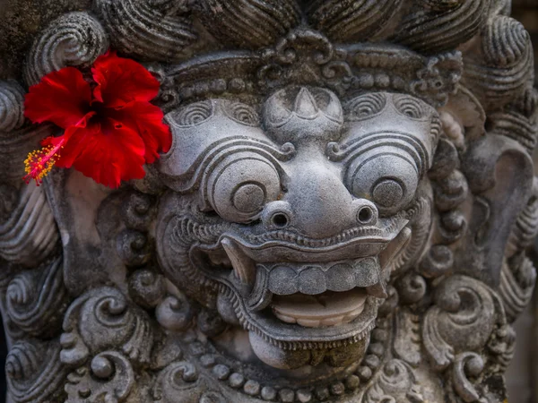 Ancient Balinese statue at the temple in Bali — Stock Photo, Image