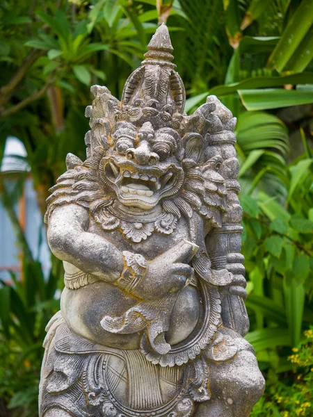 Bali 'deki tapınakta Antik Balili heykeli — Stok fotoğraf
