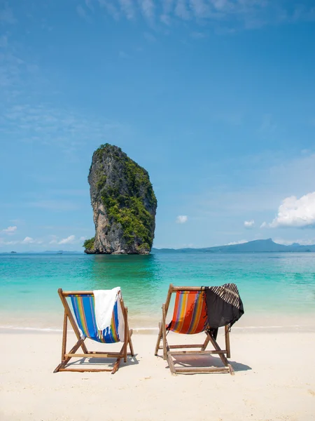 Zwei Liegestühle am Strand von Poda — Stockfoto