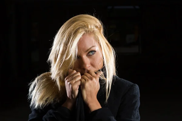 Porträt einer sexy blonden Frau — Stockfoto