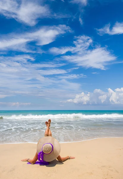 Žena na pláži v Bali — Stock fotografie