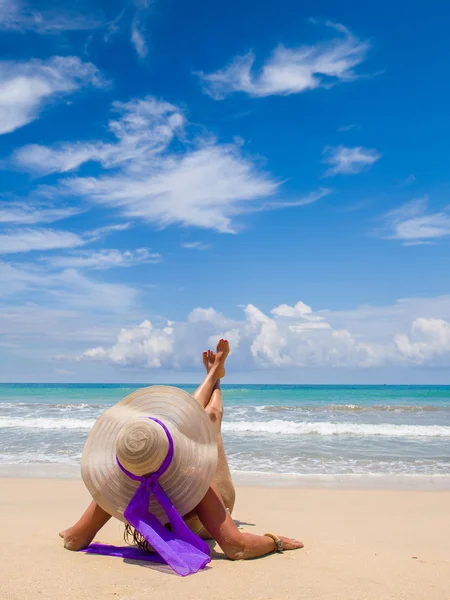 Kvinna på stranden i Bali — Stockfoto