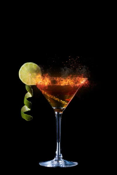 Martini cocktail with fresh lime — Stock Photo, Image