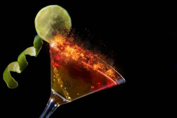 Cóctel Martini con lima fresca — Foto de Stock