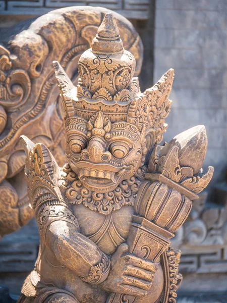 Stone sculpture on entrance door of a temple — Stock Photo, Image