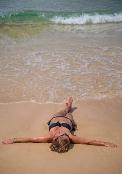 Kvinnor på stranden — Stockfoto