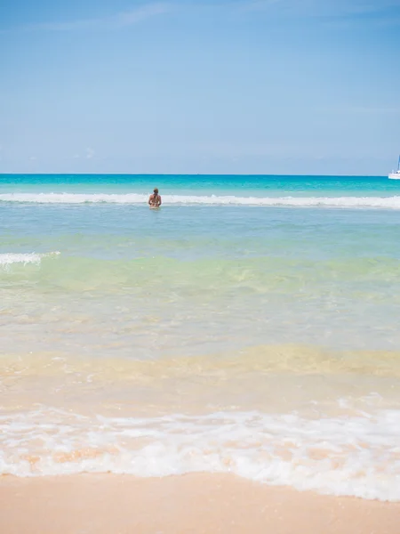 Beautiful woman on the beach. — Stock Photo, Image