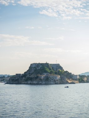 Yunan tapınağı ve Korfu, eski kale