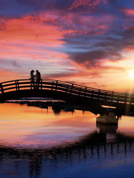 Couple enjoying the romantic sunset on the Lefkas town bridge — Stock Photo, Image