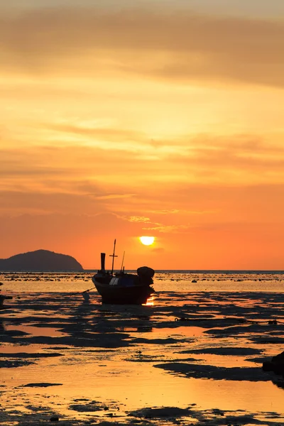 Krásný východ slunce v rawai phuket — Stock fotografie