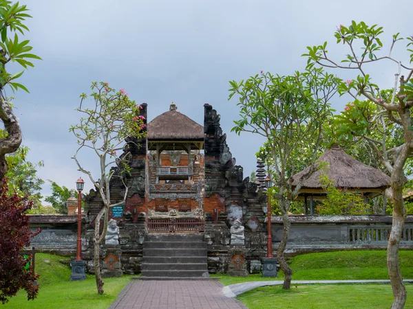 Koninklijke tempel van Mengwi rijk gelegen in Mengw — Stockfoto