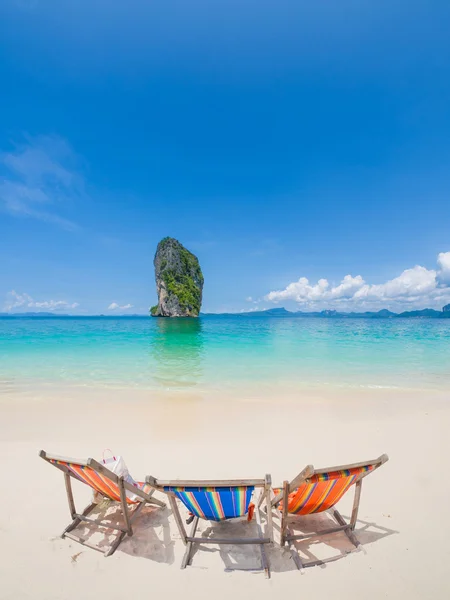 Cadeiras na praia de poda — Fotografia de Stock