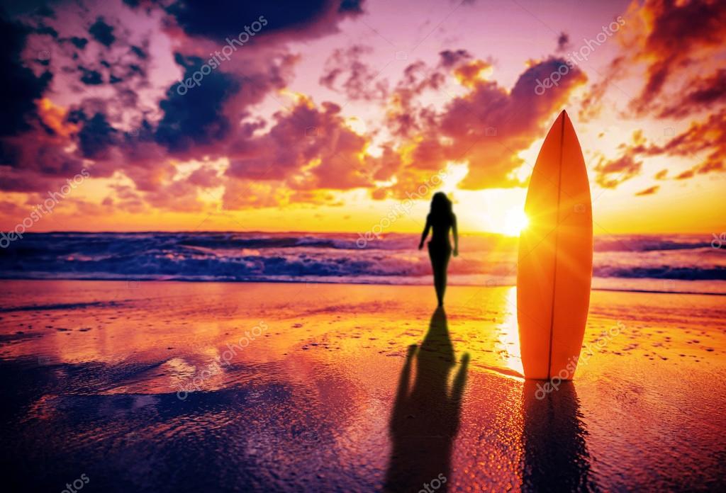 Surfboard on the beach at sunset — Stock Photo © netfalls 83670042