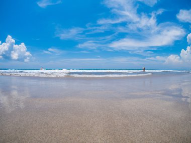 Kuta Beach, Lombok, Paradise yerleştirmek için dalga köpüğü ve