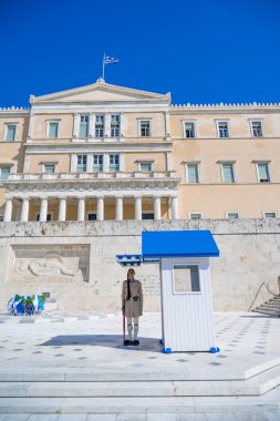 Yunan askerleri Evzones üniformalı