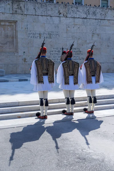 Yunan askerleri Evzones üniformalı — Stok fotoğraf