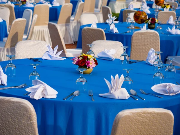 Wedding Chairs and covers at an outdoor wedding — Stock Photo, Image