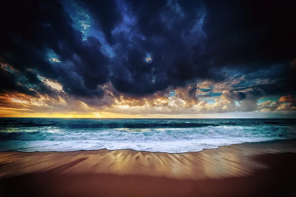 Pefkulia strand op een stormachtige dag Lefkada Griekenland — Stockfoto