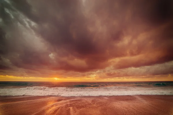 Praia de Pefkulia em um dia tempestuoso Lefkada Greece — Fotografia de Stock