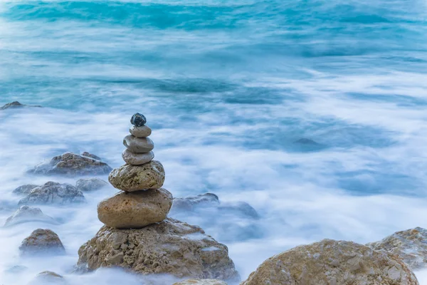 Pila de piedras en la playa — Foto de Stock