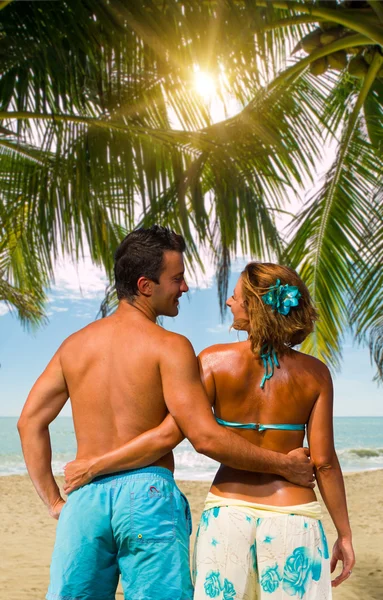 Couple on the beach at tropical resort Travel concept — Stock Photo, Image