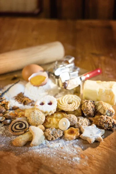 Alsace Fransa sığ Dof üzerinden geleneksel Noel kurabiyeleri — Stok fotoğraf
