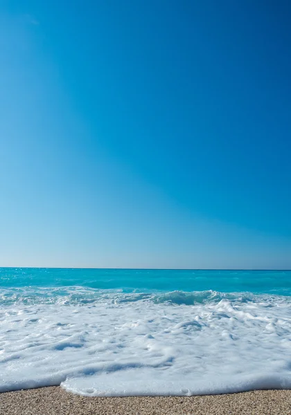 Wunderschöner Strand mit klarem Wasser in Griechenland — Stockfoto